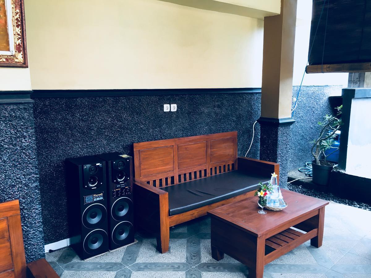 Yudhist Guest House レンボンガン島 エクステリア 写真