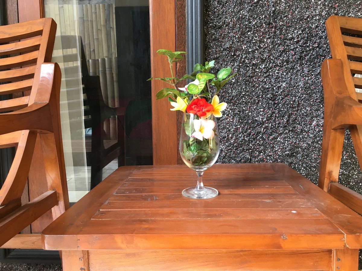 Yudhist Guest House レンボンガン島 エクステリア 写真