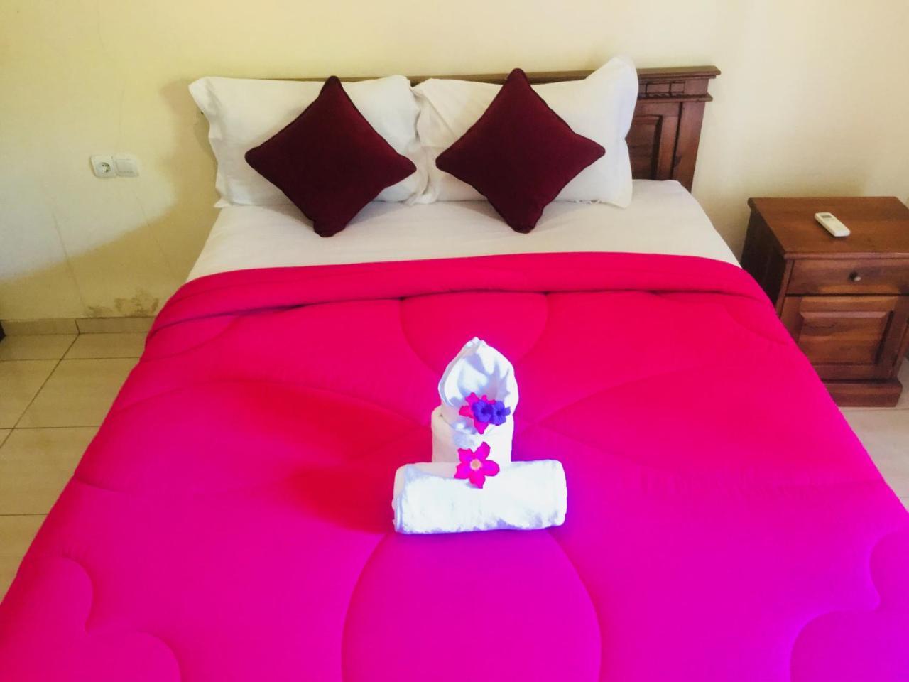 Yudhist Guest House レンボンガン島 エクステリア 写真