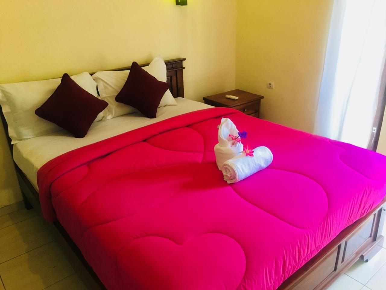 Yudhist Guest House レンボンガン島 エクステリア 写真