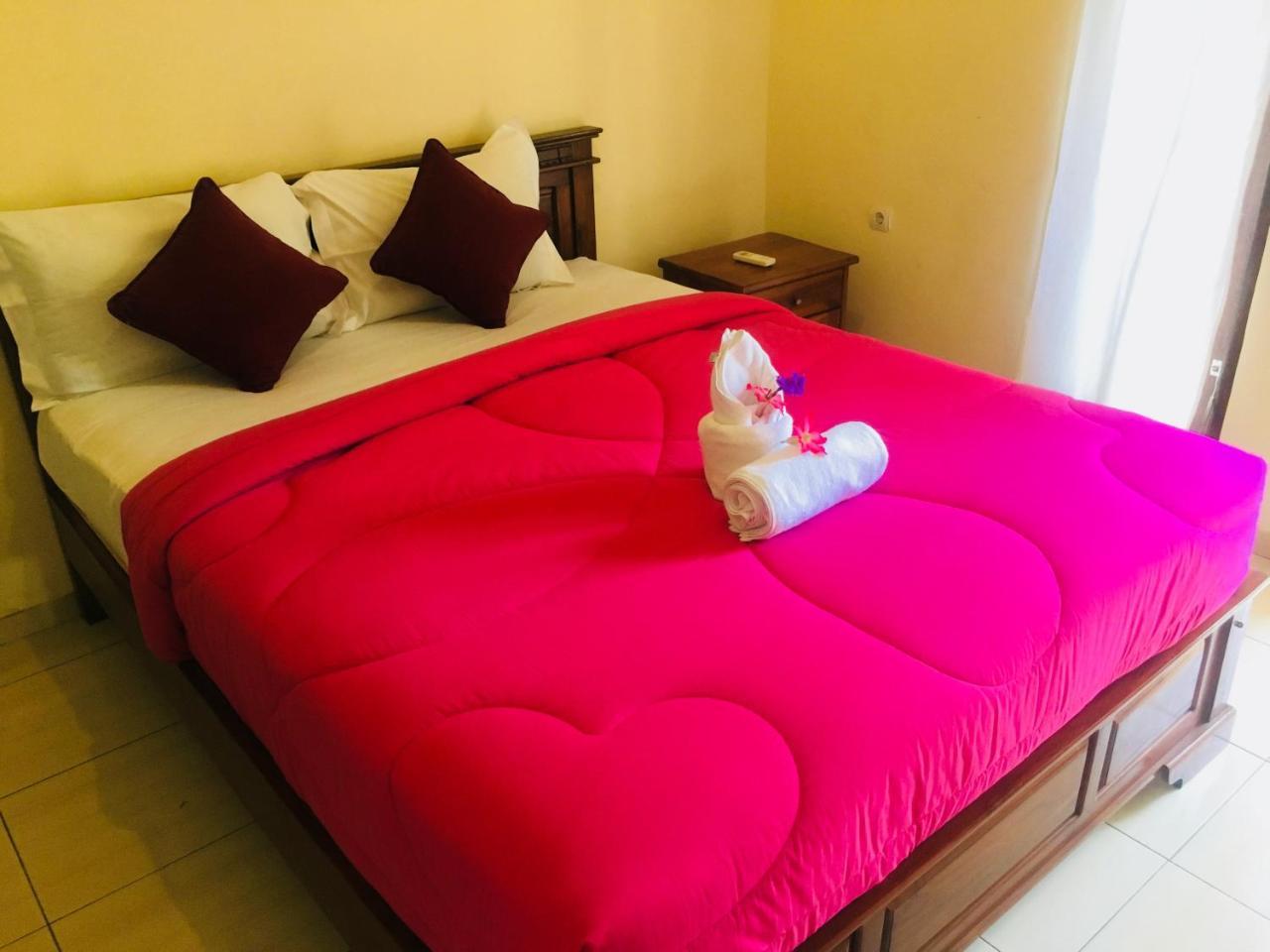 Yudhist Guest House レンボンガン島 エクステリア 写真