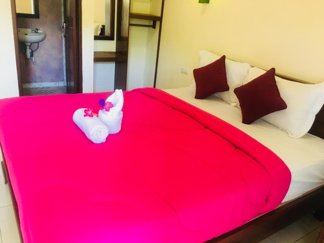 Yudhist Guest House レンボンガン島 エクステリア 写真